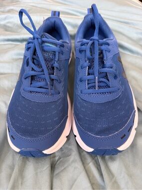 Under Armour Charged Assert Blue Athletic Sneakers with White Soles